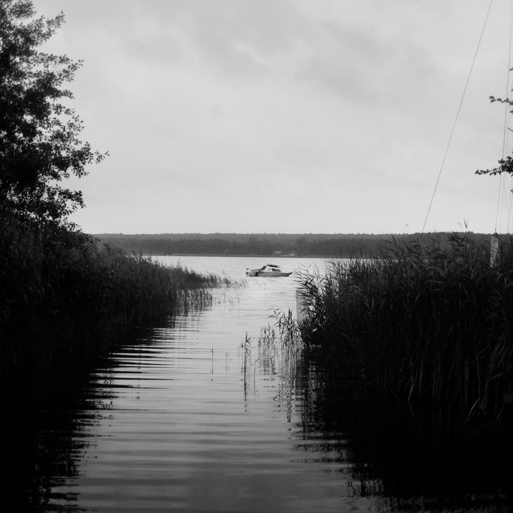 Monochromatyczne kwadraty - Jezioro Zdworskie